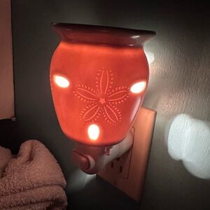 Scentsy sand dollar  Ceramic Plug-In Wax Warmer